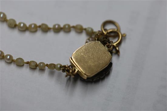 A single strand graduated cultured pearl necklace with emerald cluster set clasp, 50cm.